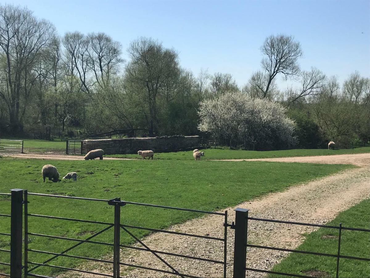 Weatherhead Farm Shepherds Hut Vila Buckingham Exterior foto